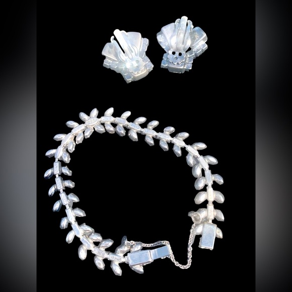 SIGNED Albert WEISS Vintage Clip Earrings  & Bracelet Demi Parure Set - Picture 4 of 12